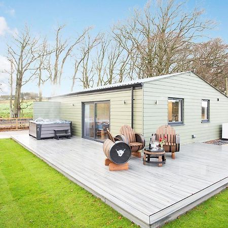Shiphorns Luxury Cabin With A Hot Tub Eddleston ภายนอก รูปภาพ